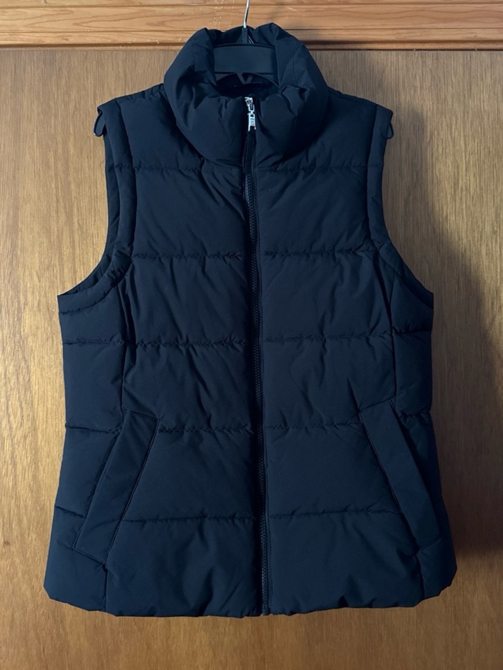Women's black Puffer Vest - Lightweight Quilted Sleeveless Jacket